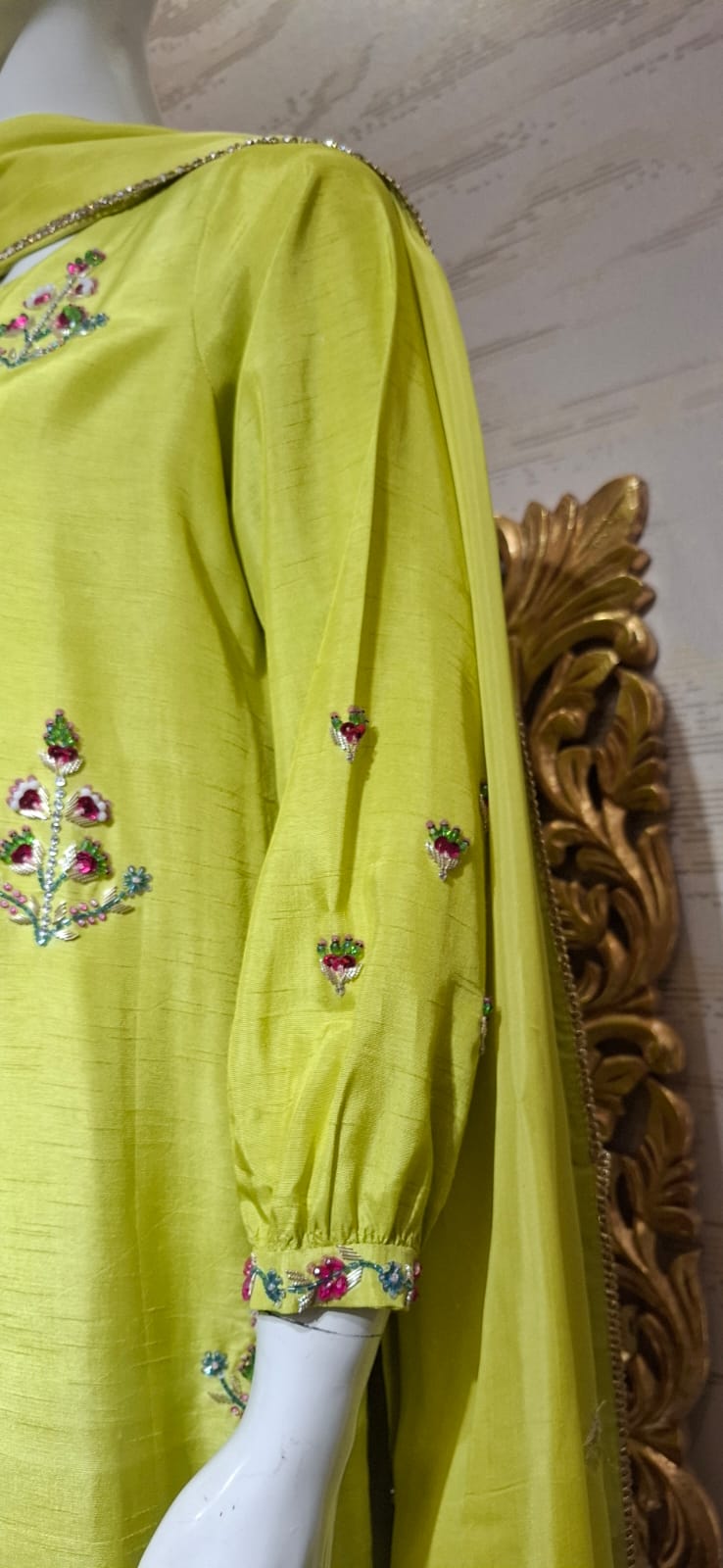 Lux-Pret Lime green sleeves closeup